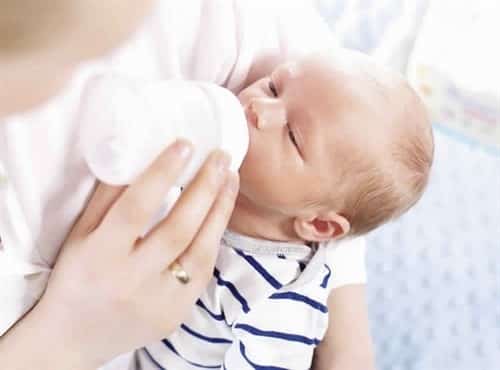 عدد رضعات الطفل في الشهر السابع